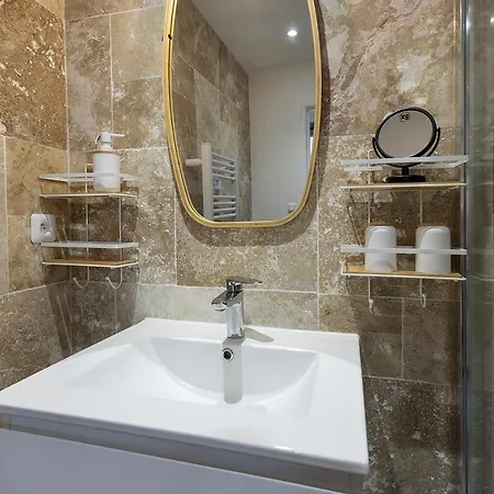 Apartment L'emeraude - 1 A 4p - Wifi Fibre - Parking Gratuit